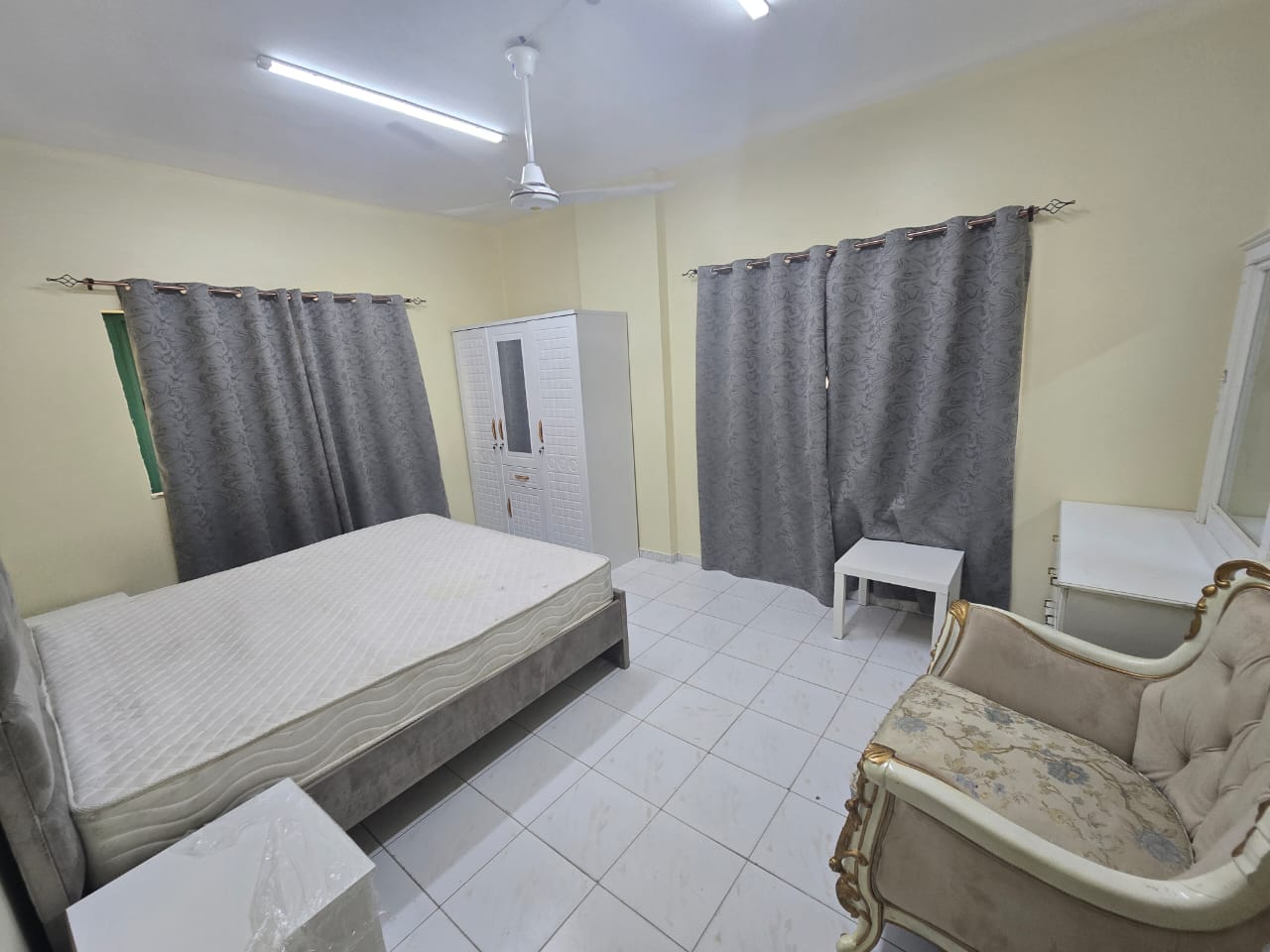 Monthly Family room available rent 1800