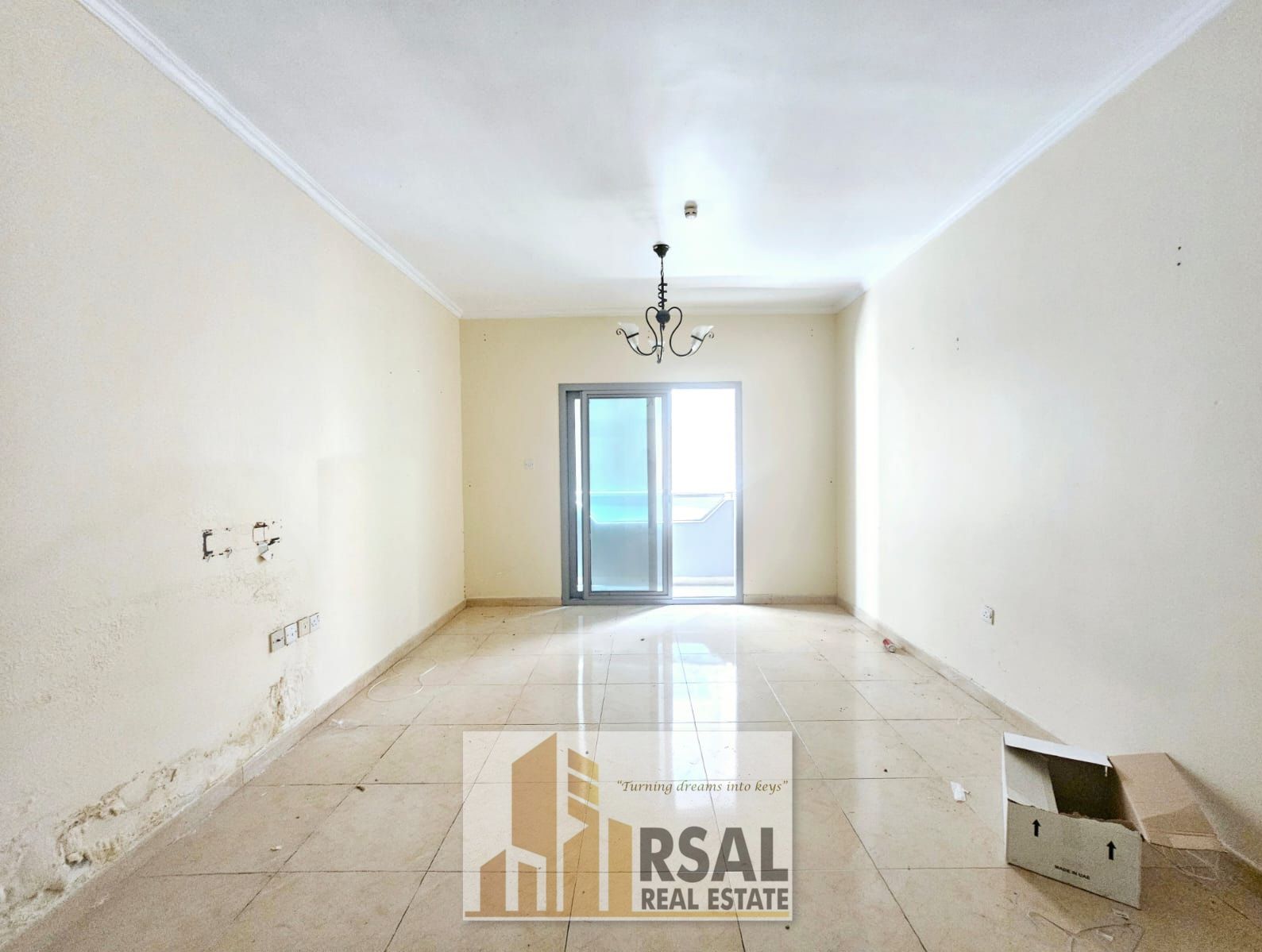 Specious 1BHK With Balcony/Family Building/Near Muwahila Commerical
