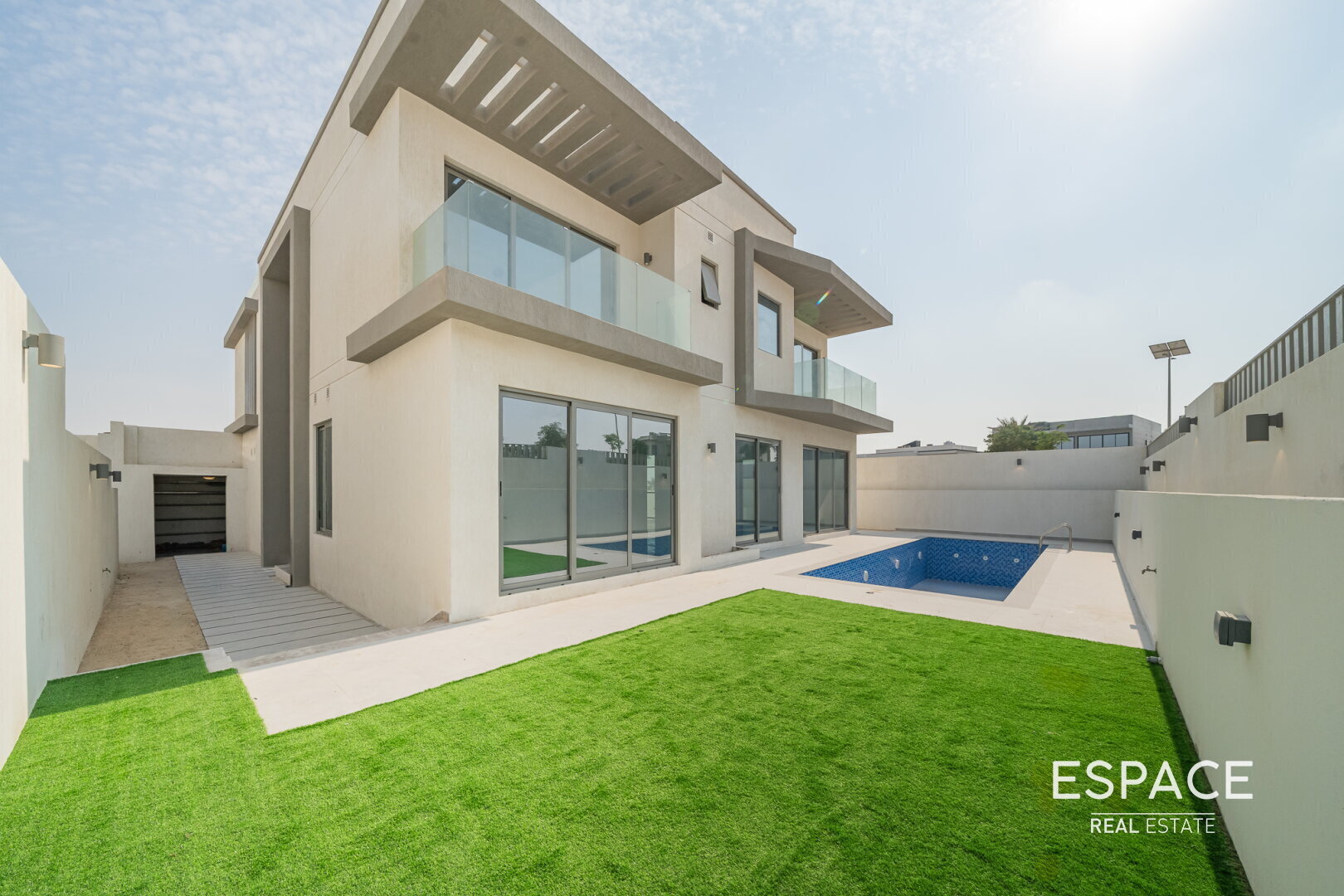 Vibrant | Private Pool | Vacant