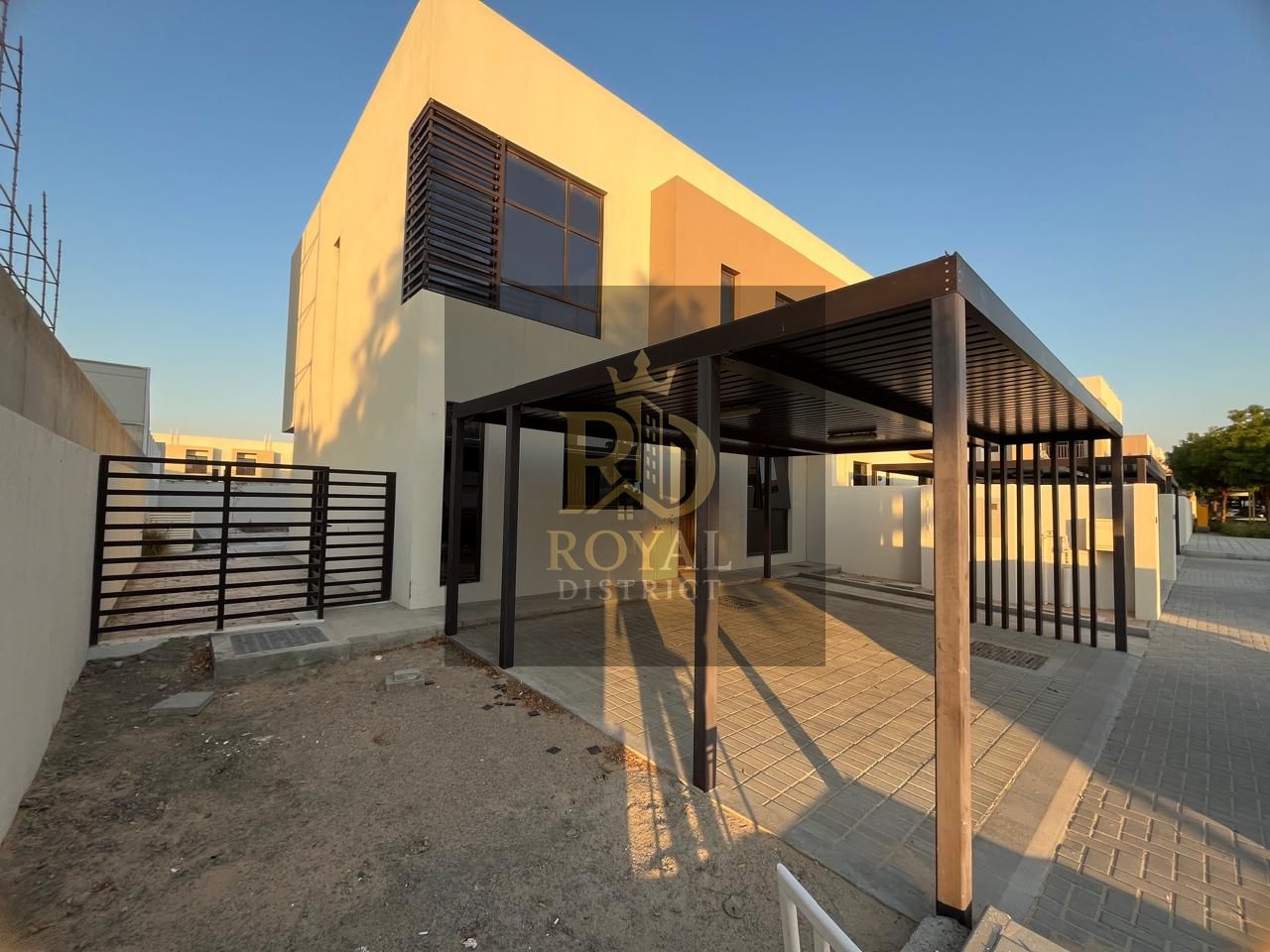 SUPER DISTRESS DEAL | URGENT SALE | TOWNHOUSE 4 BEDROOM | ZERO SERVICE CHARGE | SPACIOUS GARDEN | VERY PRIME LOCATION