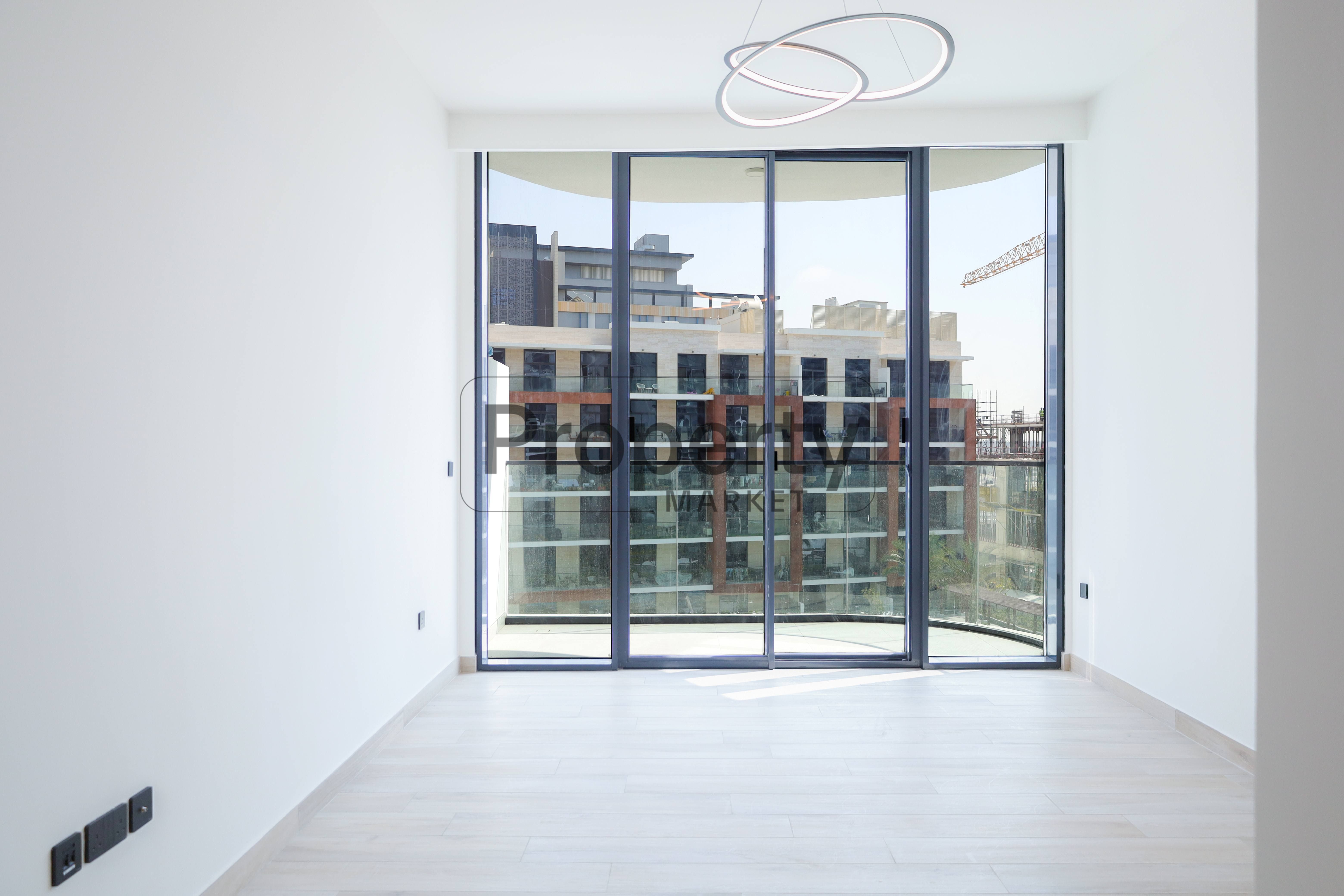 Vacant | Balcony | Kitchen-Equipped | Mid-Floor