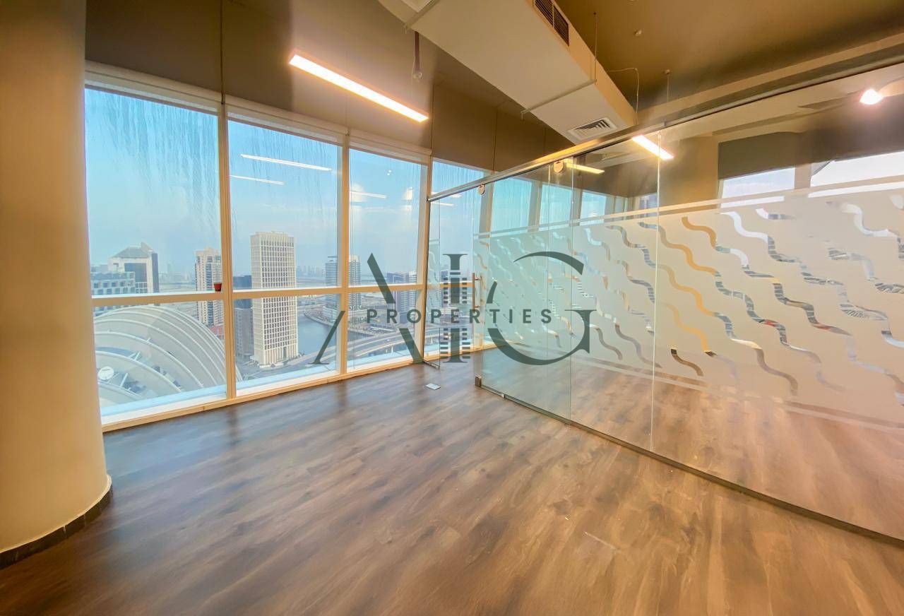 Premium | Top Floor | Canal View