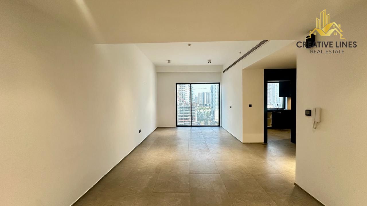 Spacious Apartment Available With Laundry Room