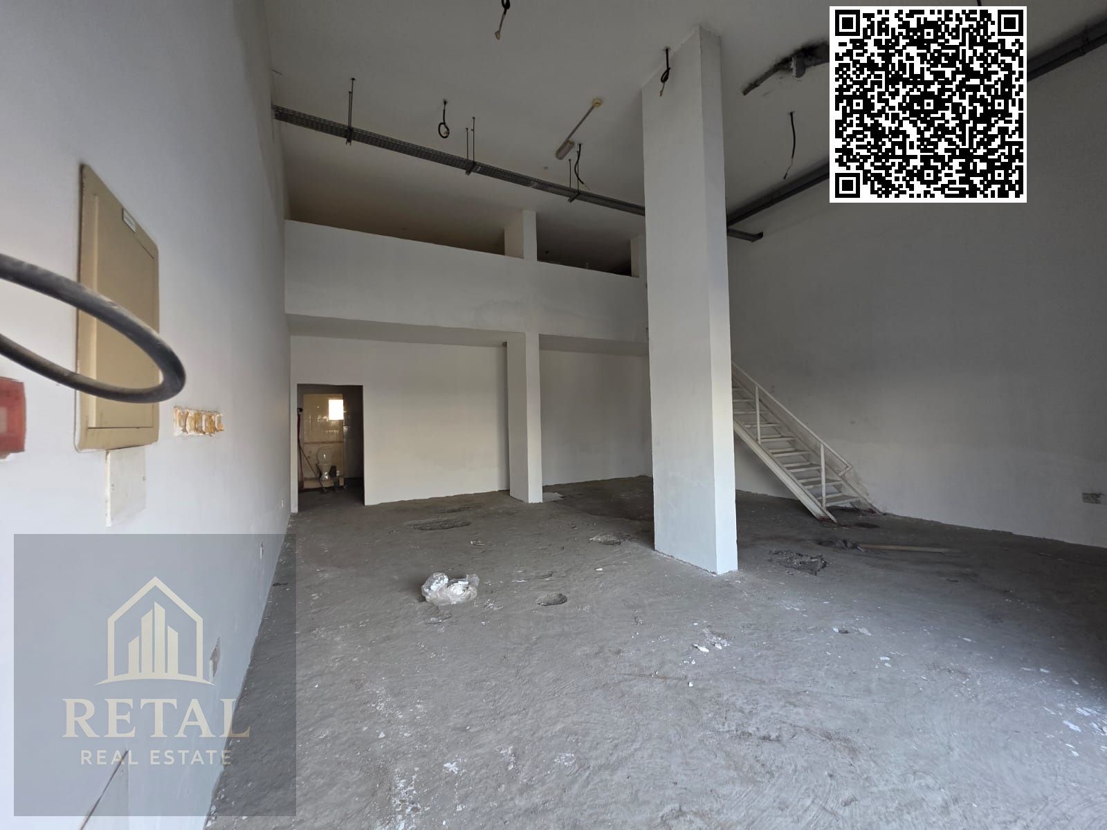 Shop for rent on the street, suitable for a car garage or any other activity.