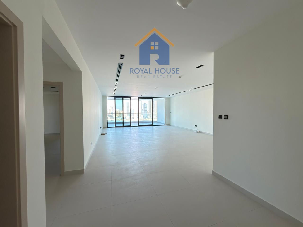 For sale: a distinctive apartment in Sharafat Towe