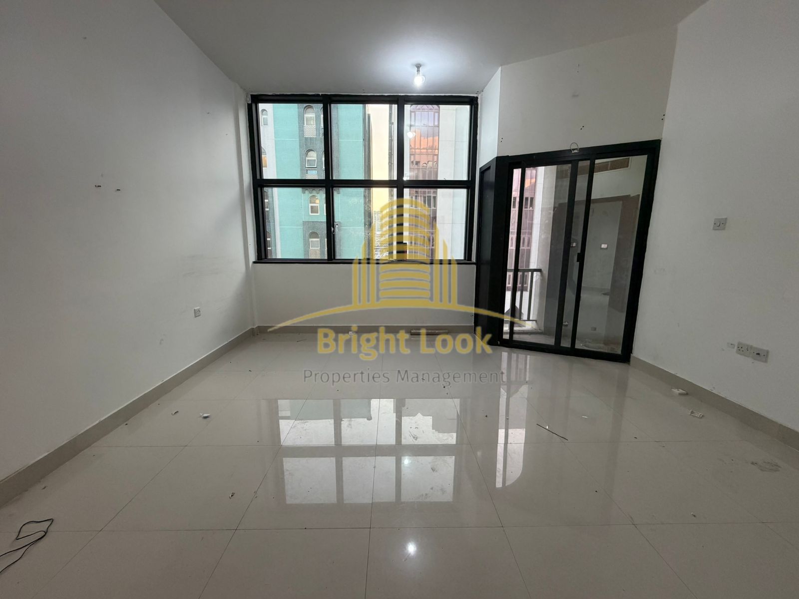 Spacious 2BHK with Balcony | Wardrobes | Prime Electra Street Location