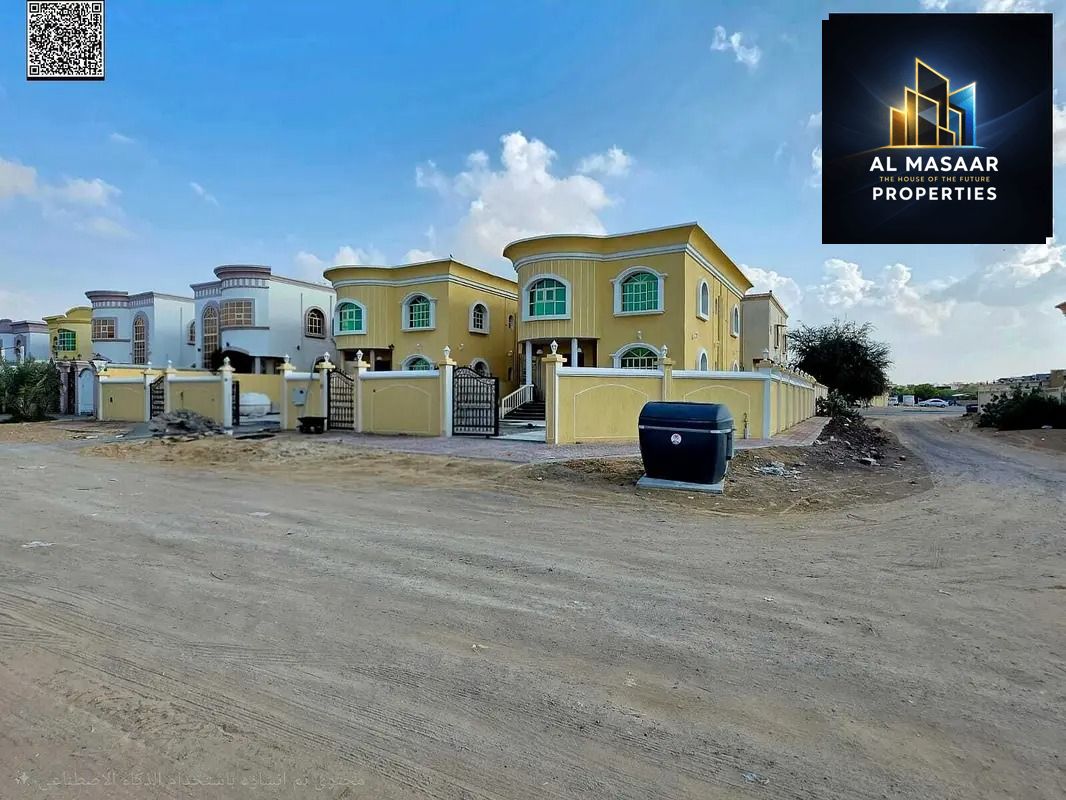 Corner villa on two streets, land area 5200 sq ft, at a special price including electricity, water and air conditioning. Freehold ownership for all na