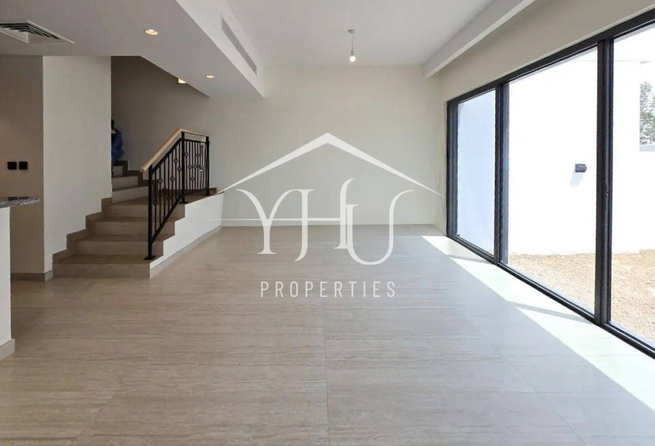 Elegant 4BR Townhouse| Family Friendly | Vacant