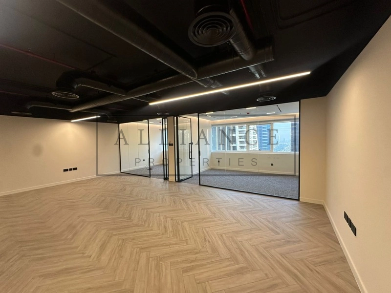 2 partitions | Pantry | Ready soon | Unfurnished