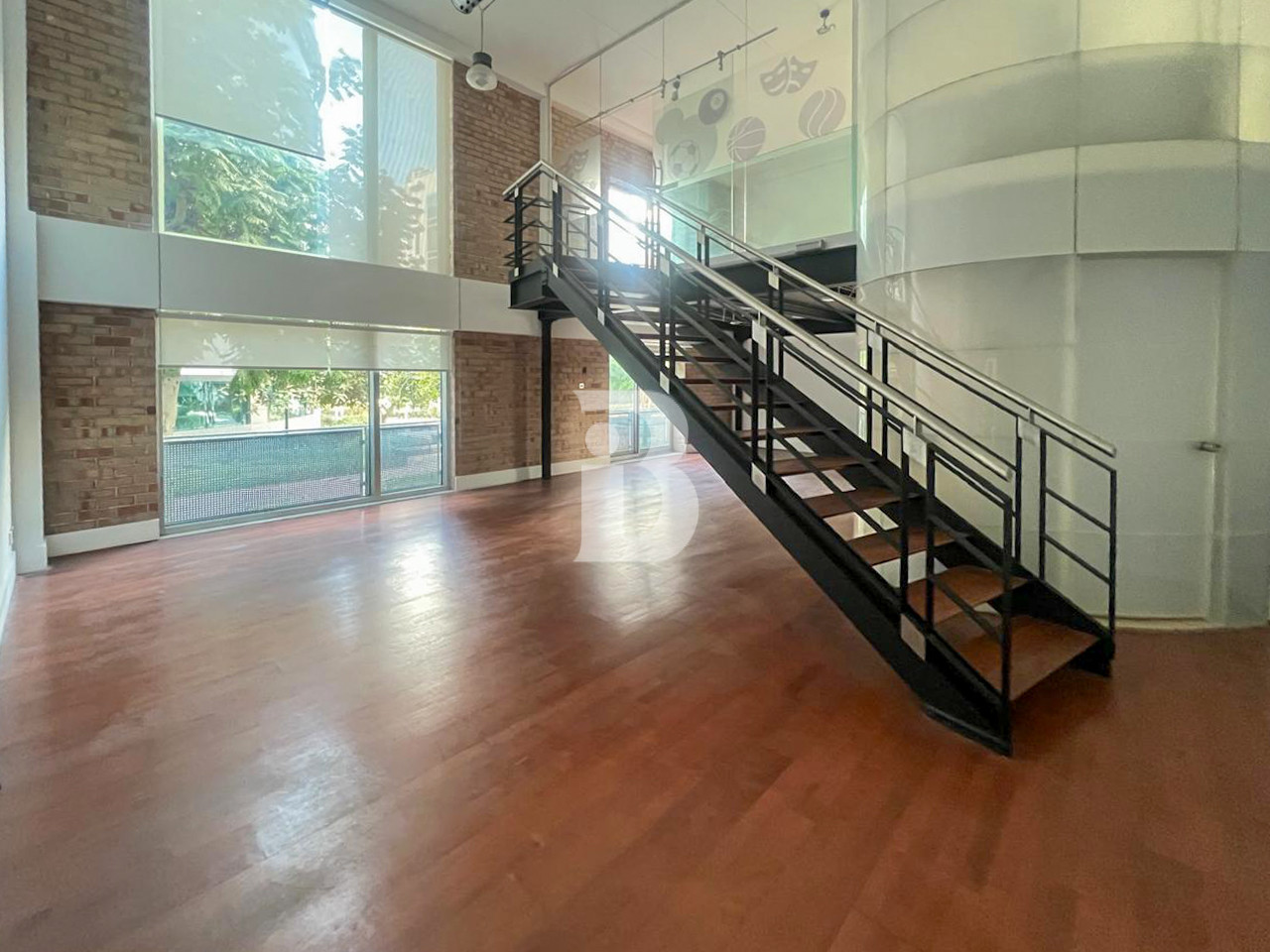 FULLY FITTED | NEWLY REFURBISHED | SPACIOUS OFFICE