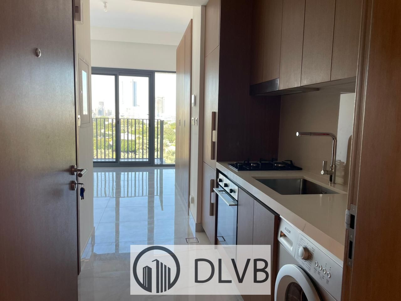 Brand New Studio | Amazing Community | 4 Cheques