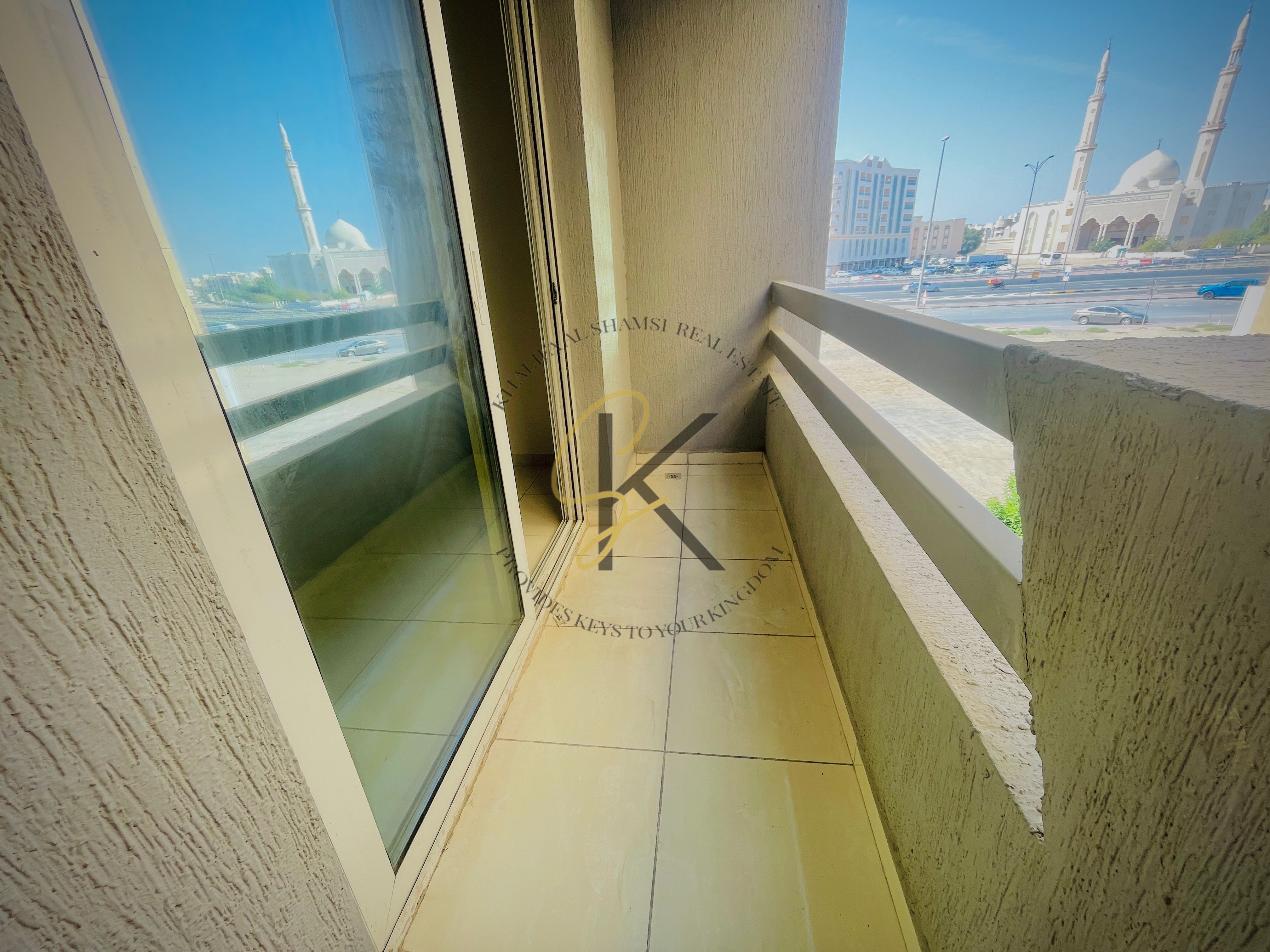 Luxury like new 1bedroom with balcony near to safari mall in new muwaileh fully family building on the the road building