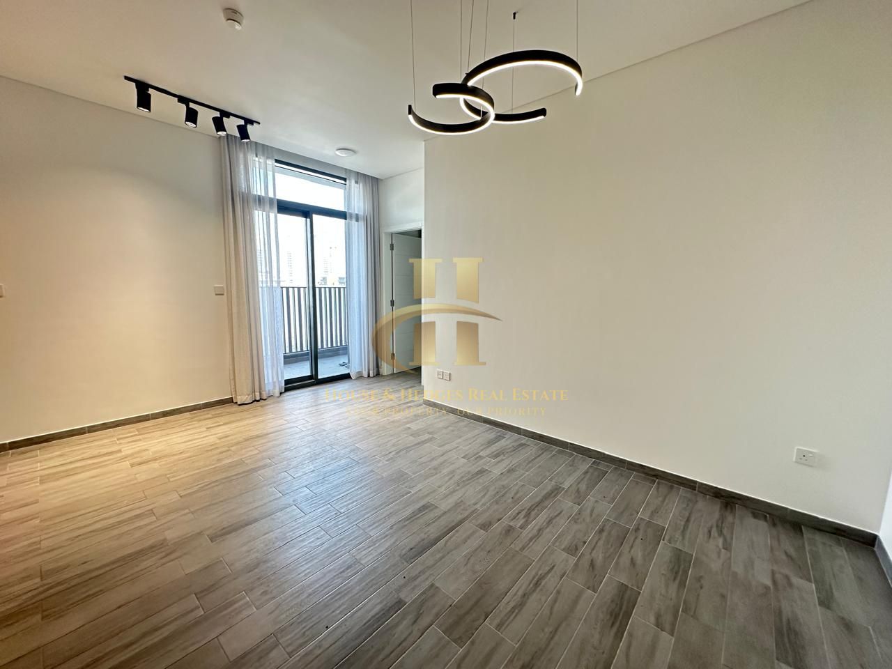 Unfurnished | With Dishwasher | Vacant