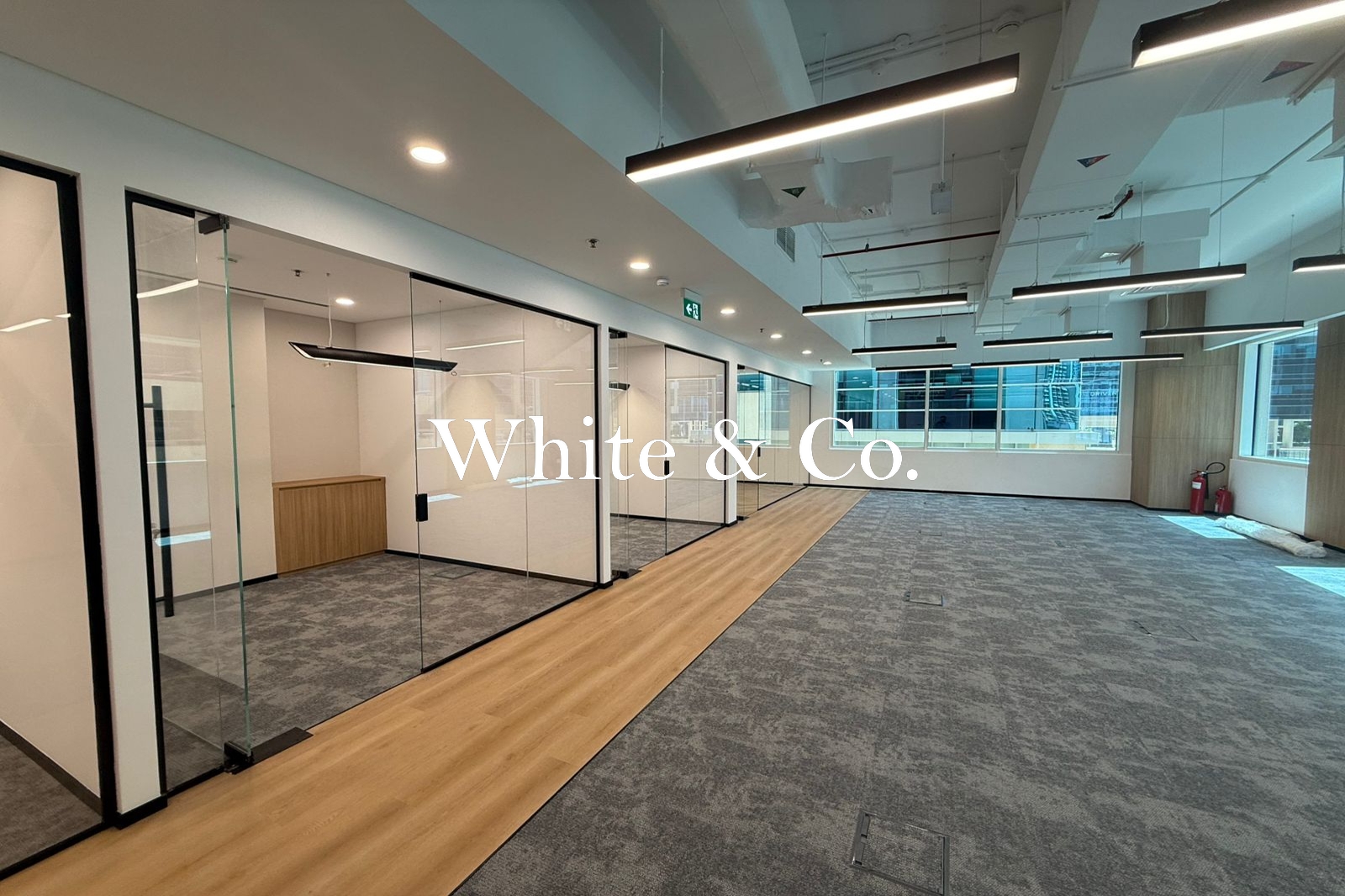 Prime Location | 5 Parkings | Vacant Soon