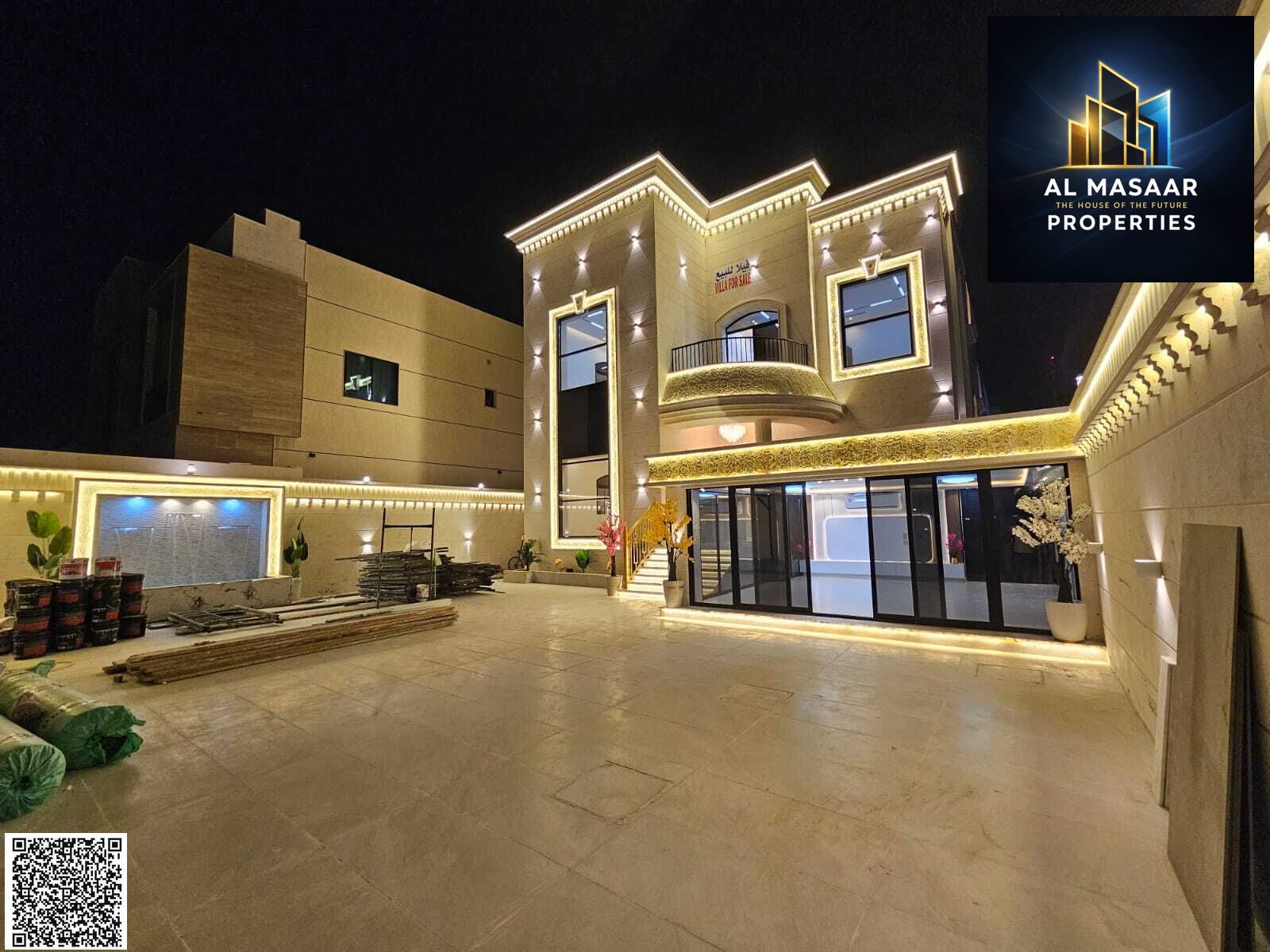 A unique opportunity to own a residential/commercial villa with a rooftop terrace. This modern villa is located directly on the main road in a quiet a