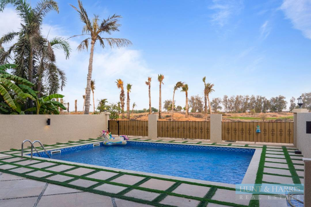 3 Bed Townhouse for Rent Al Hamra Village - Pool - Garage Door