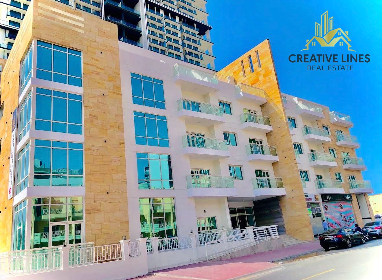 Specious layout // Huge size // Gym ,Pool , Parking// Easy Access