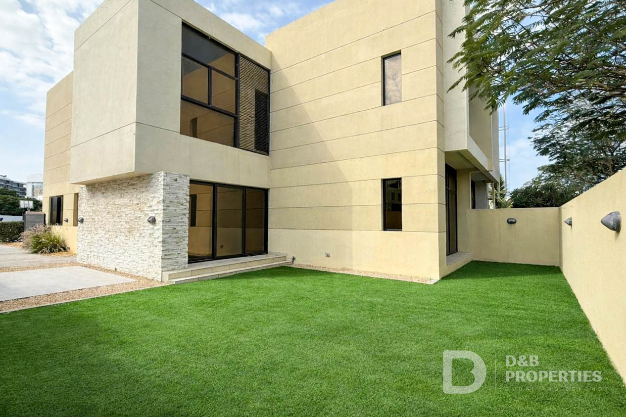 Prime Location | Single Row | Large Garden