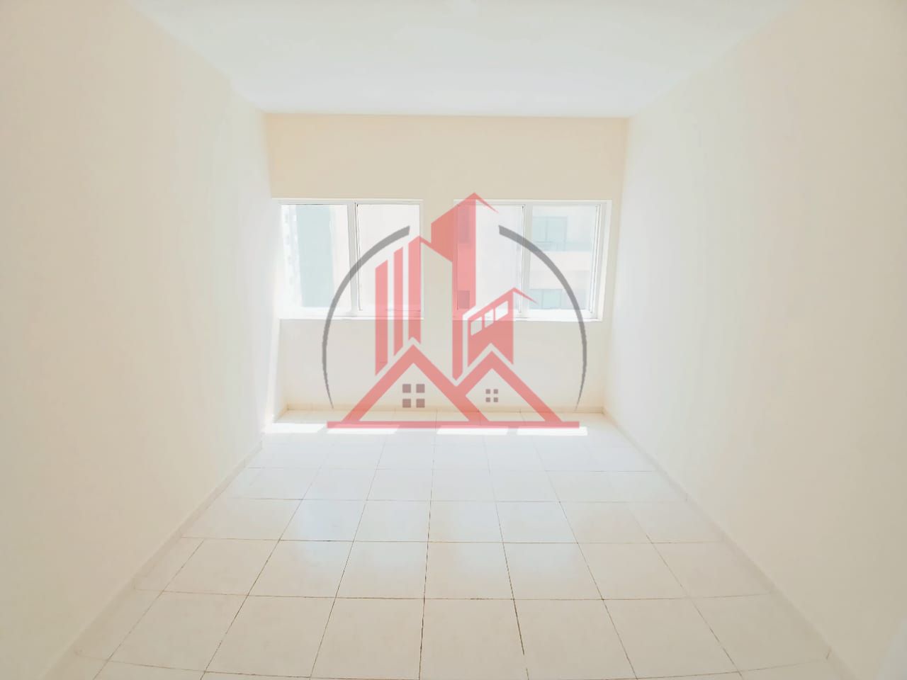 Spacious 2bhk with close hall kitchen balcony 2washrooms/family building opposite Sahara