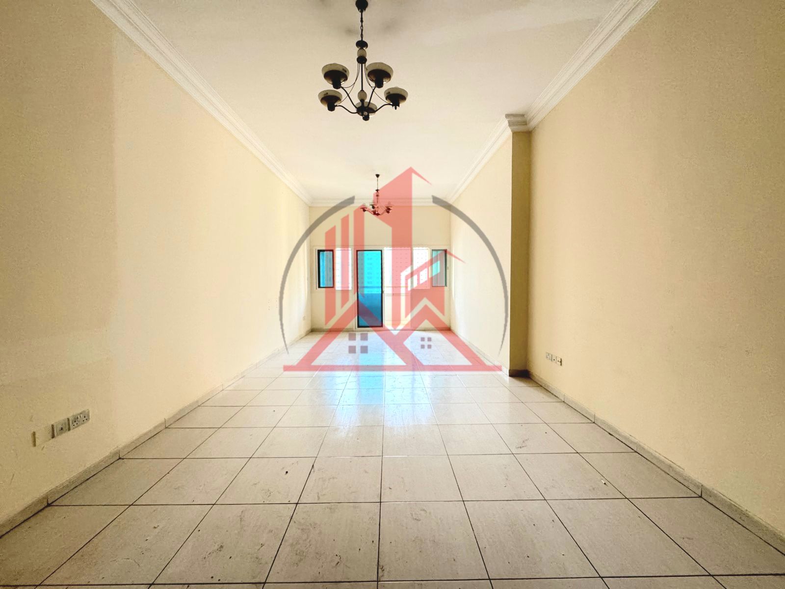 Spacious 2bhk with close kitchen balcony 3washrooms hall/family building
