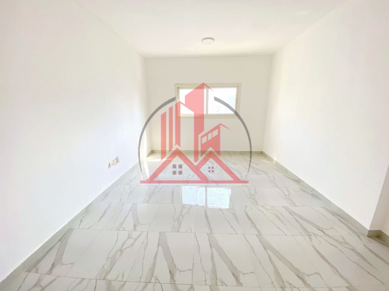 Spacious 1bhk available with master room / family building