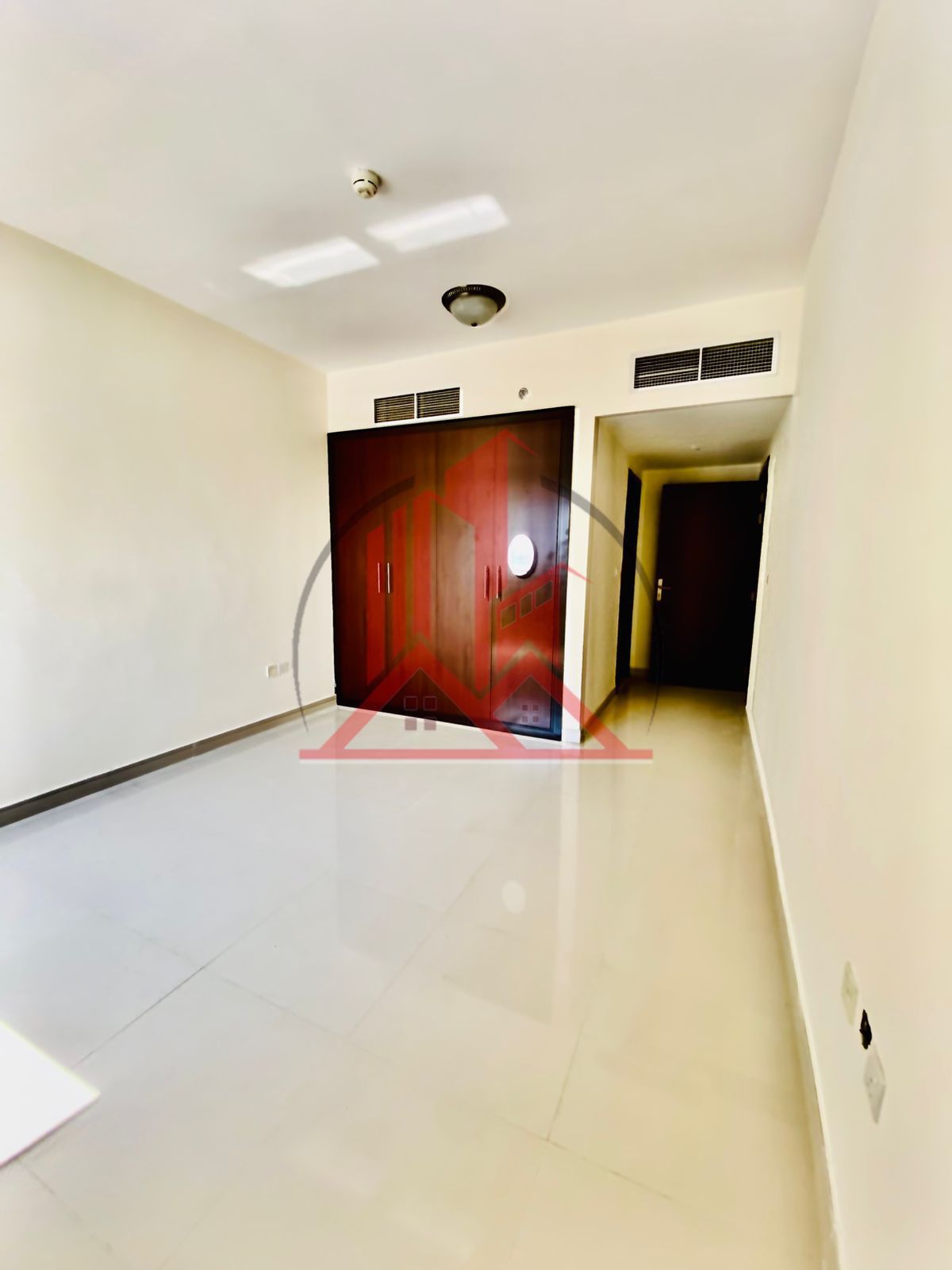 Luxury 3bhk apartment Master room. Maid room. Parking free. gym. Pool. Balcony. Near sahara centerwith 4 cheque