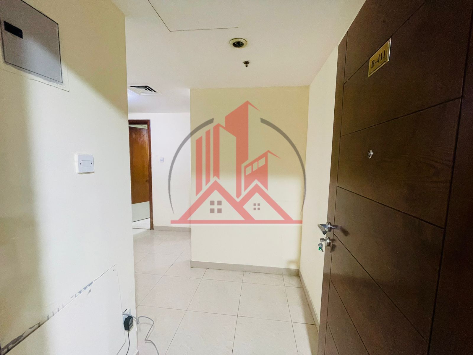 Luxury 1 bhk with Master room. Maid room. Close Hall near to Sahara center with 6 cheque