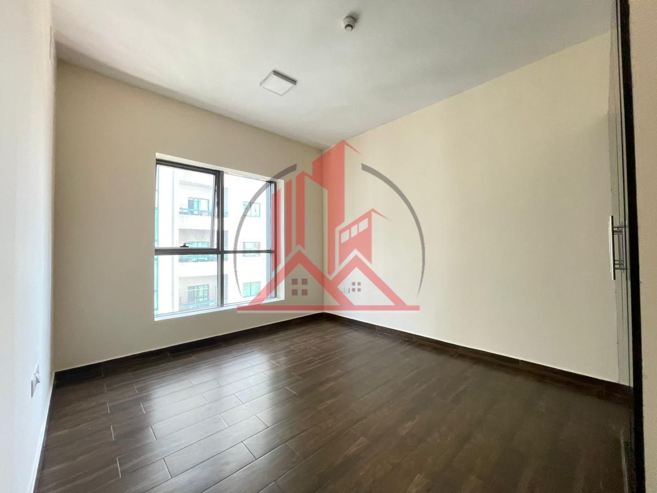 Hot offer 1 bhk with Master room. Wall drop. Parking free. With 12 cheque near sahara center