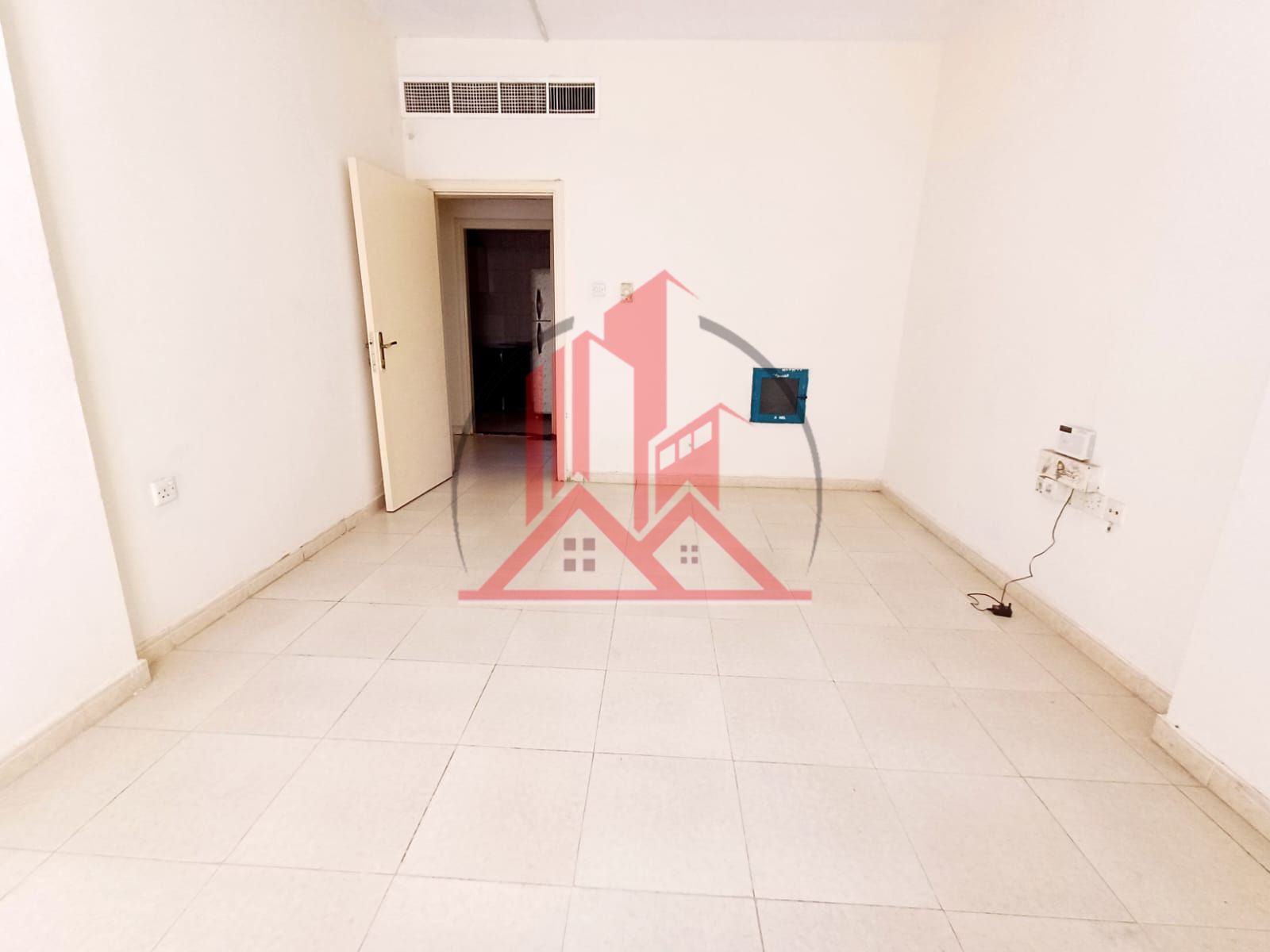 Full family building 2 bhk with Master room. Close hal near sahara center with 6 cheque