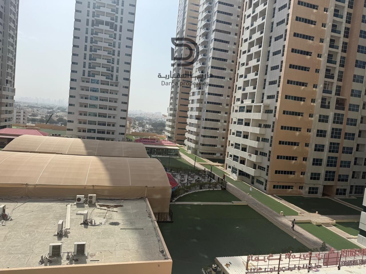 Room and living room / Free parking / Good location