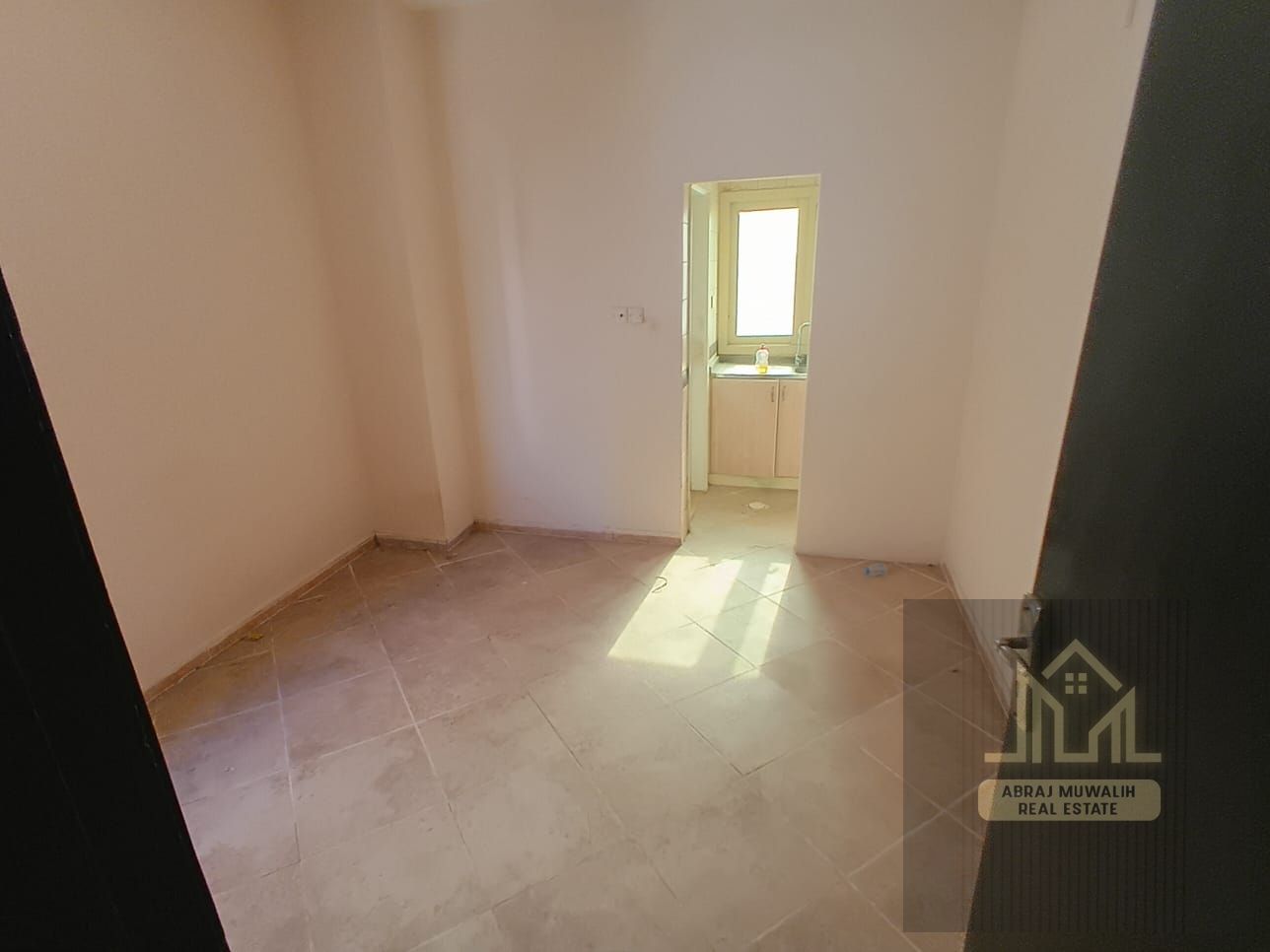 LAVISH FLAT READY TO MOVE IN sepreat kitchen studio 20k i n muwalieh