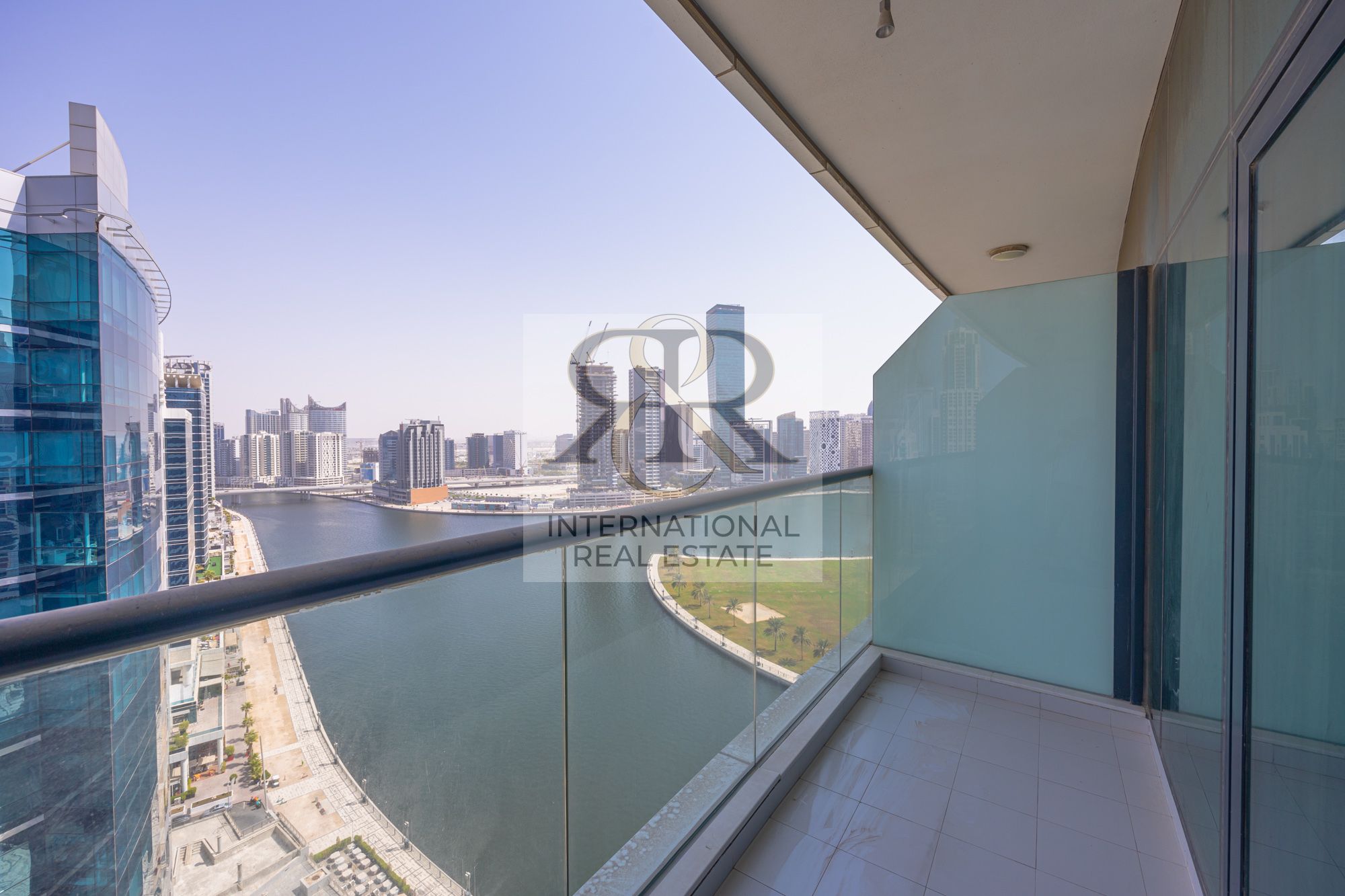 Cozy Furnished Studio with Scenic Canal View