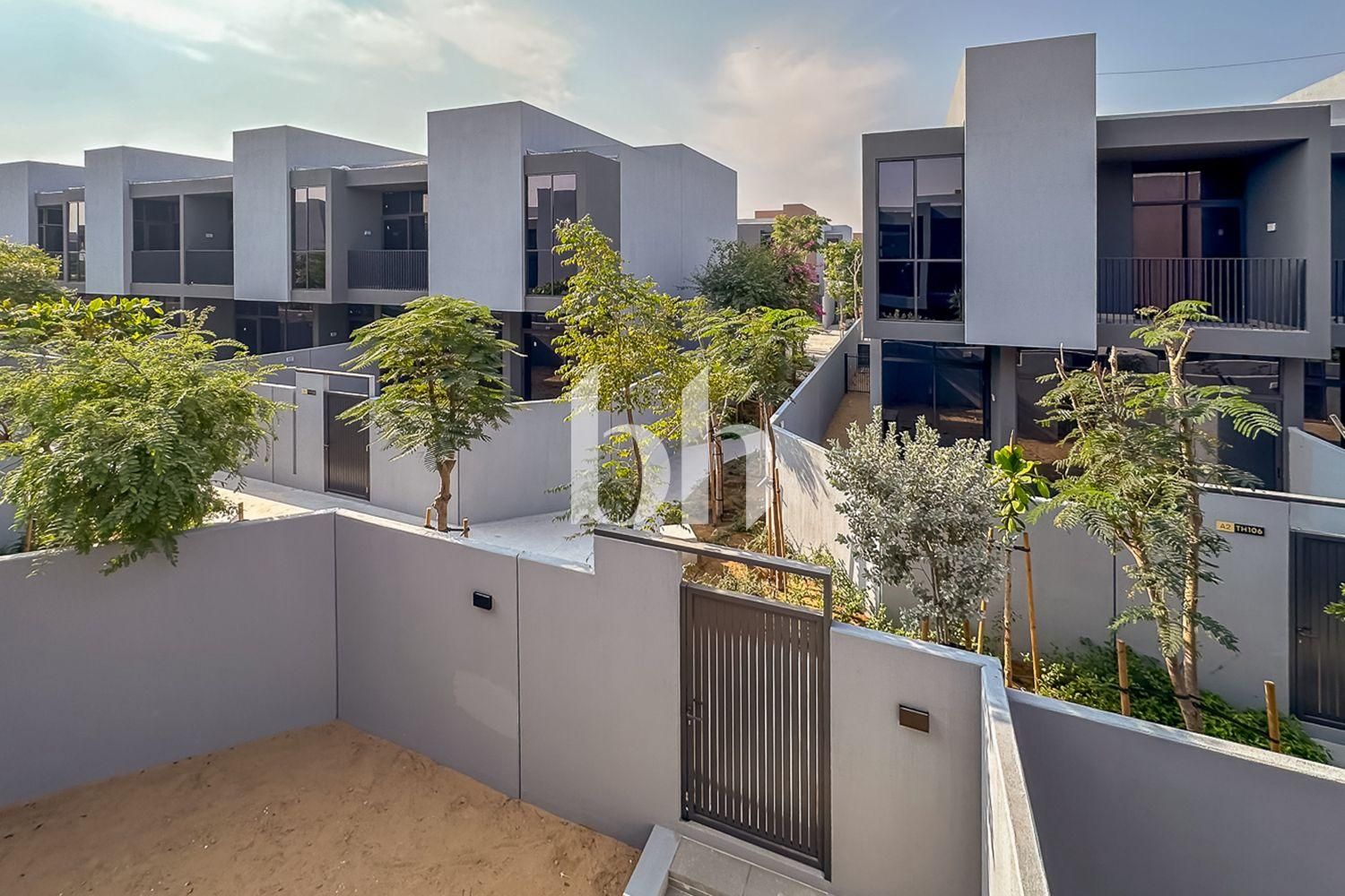 Resale | Freehold | Beautiful Townhouse