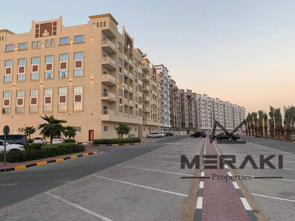 Studio for sale at a bargain price in Al-Amira Project, with open views, monthly installment of only 2,900, immediate delivery.