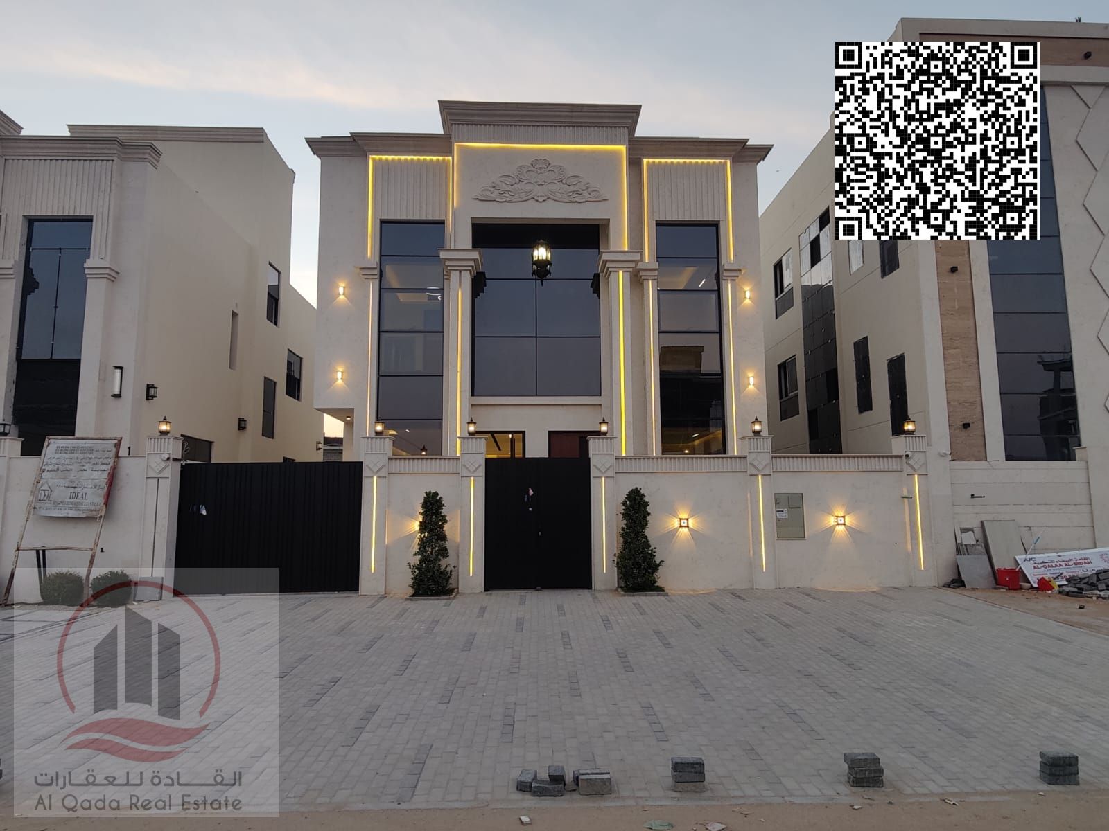 Luxury classic villa with 5 master bedrooms for sale in Al-Haliyo 2