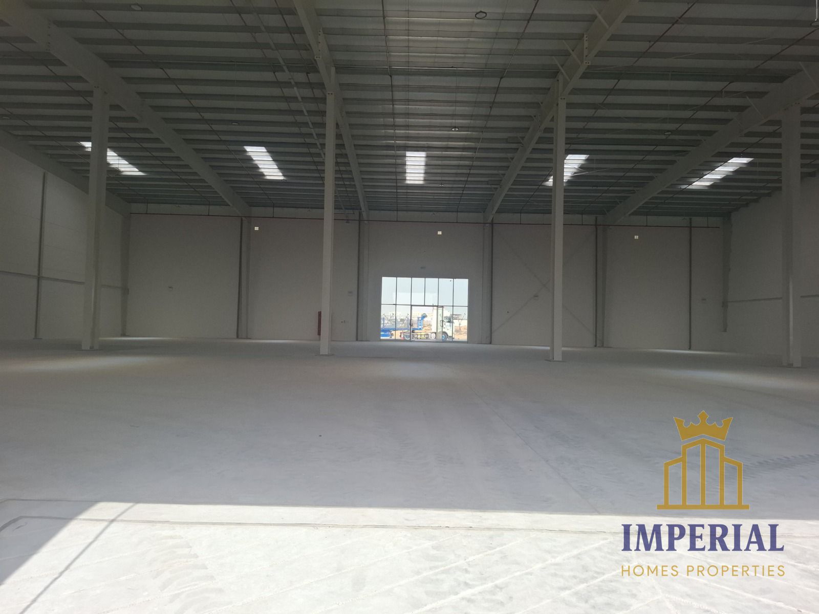 32,490 sq ft warehouse with 315.84 kW electricity