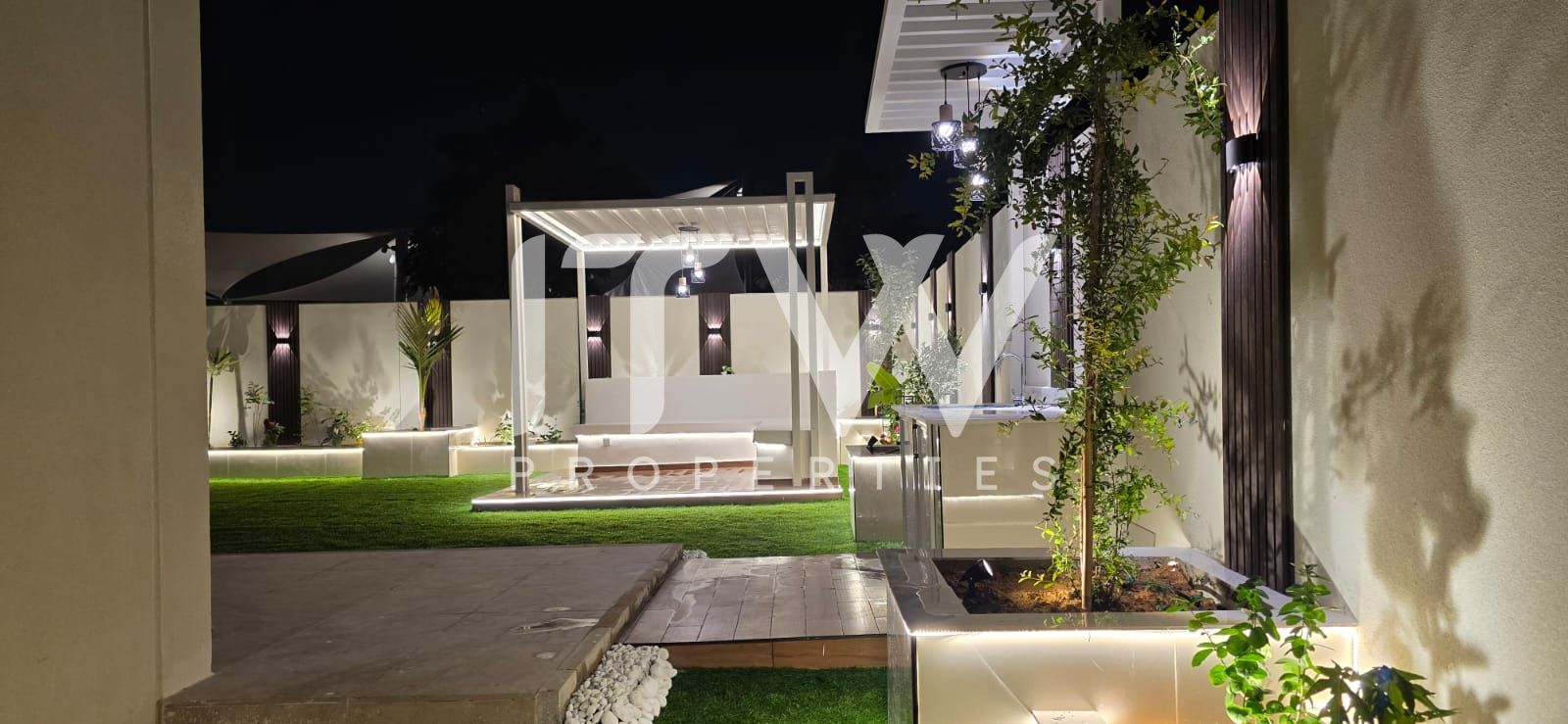 Semi‑Detached Villa | Single Row, Corner | Vacant