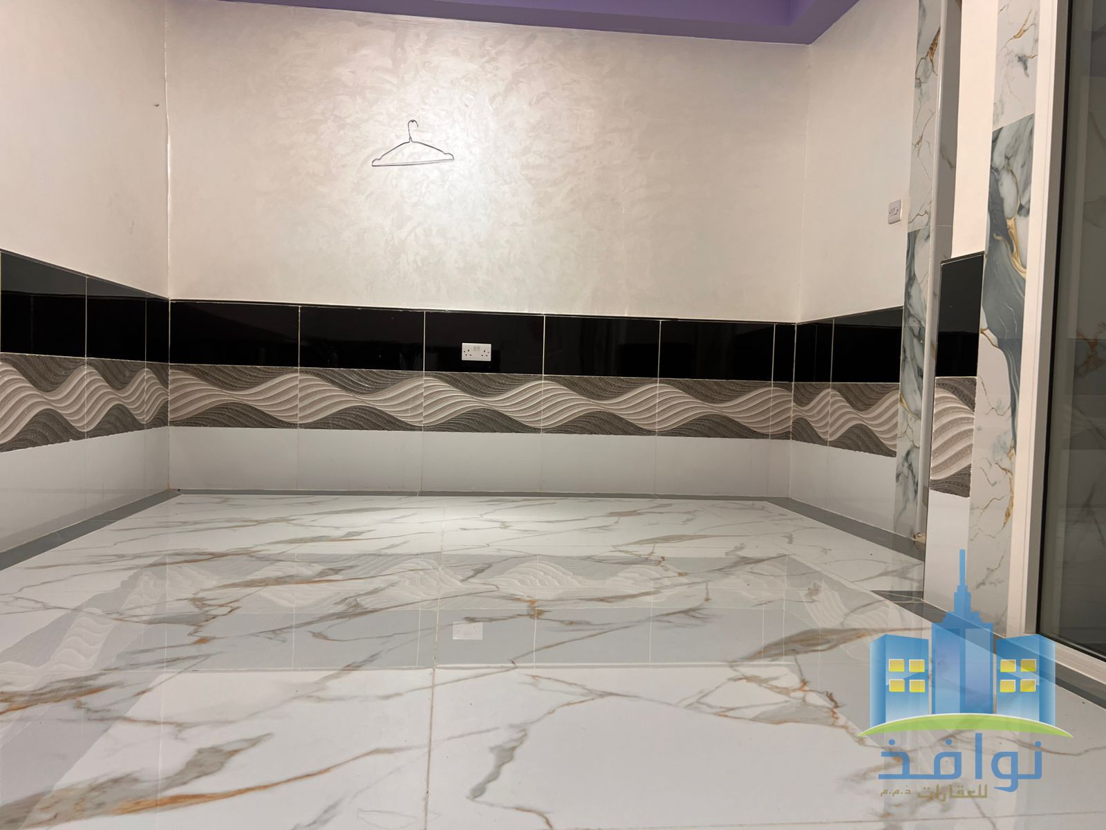 A room and a living room for monthly rent with excellent space and two bathrooms.