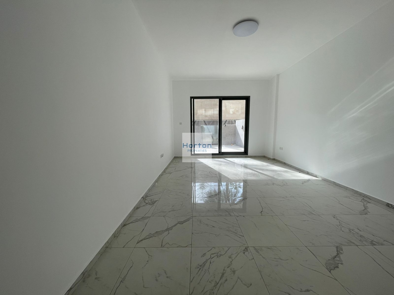 UNFURNISHED I READY TO MOVE I PRIME LOCATION