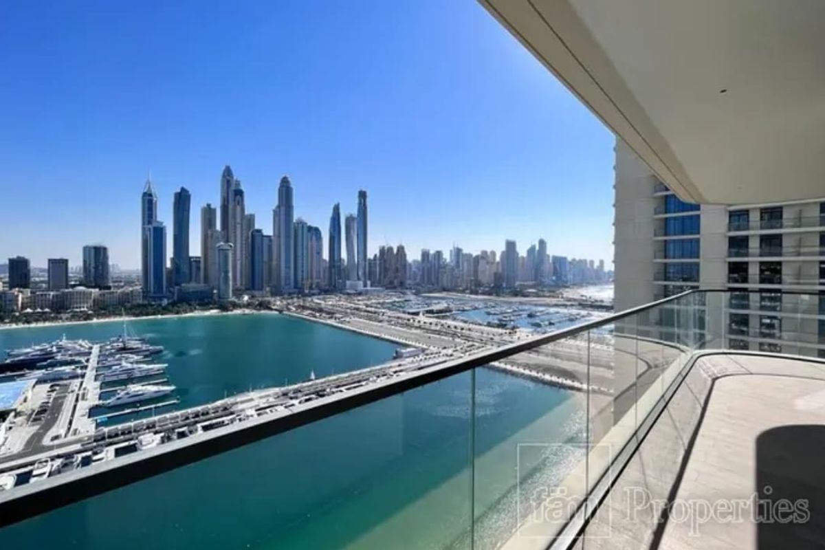 Full Marina Views | Corner unit | Private beach