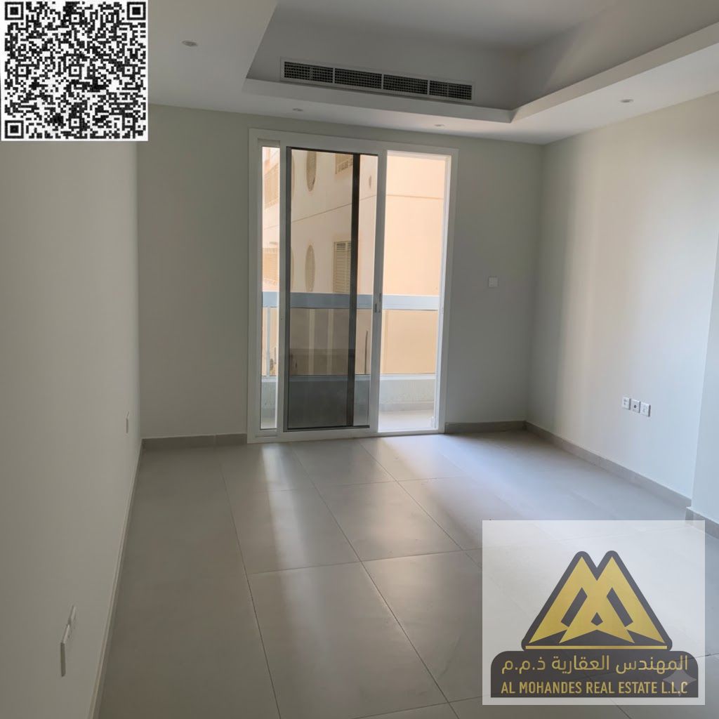 Brand new building, first occupancy | The entire building consists of one-bedroom apartments with a living room and balcony, overlooking the main stre