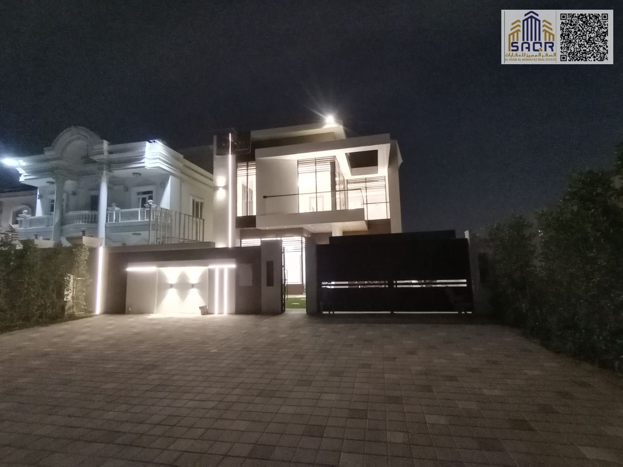 Corner villa on two streets, ready for residential or commercial use, in a very prime location close to all services / Freehold ownership for life
