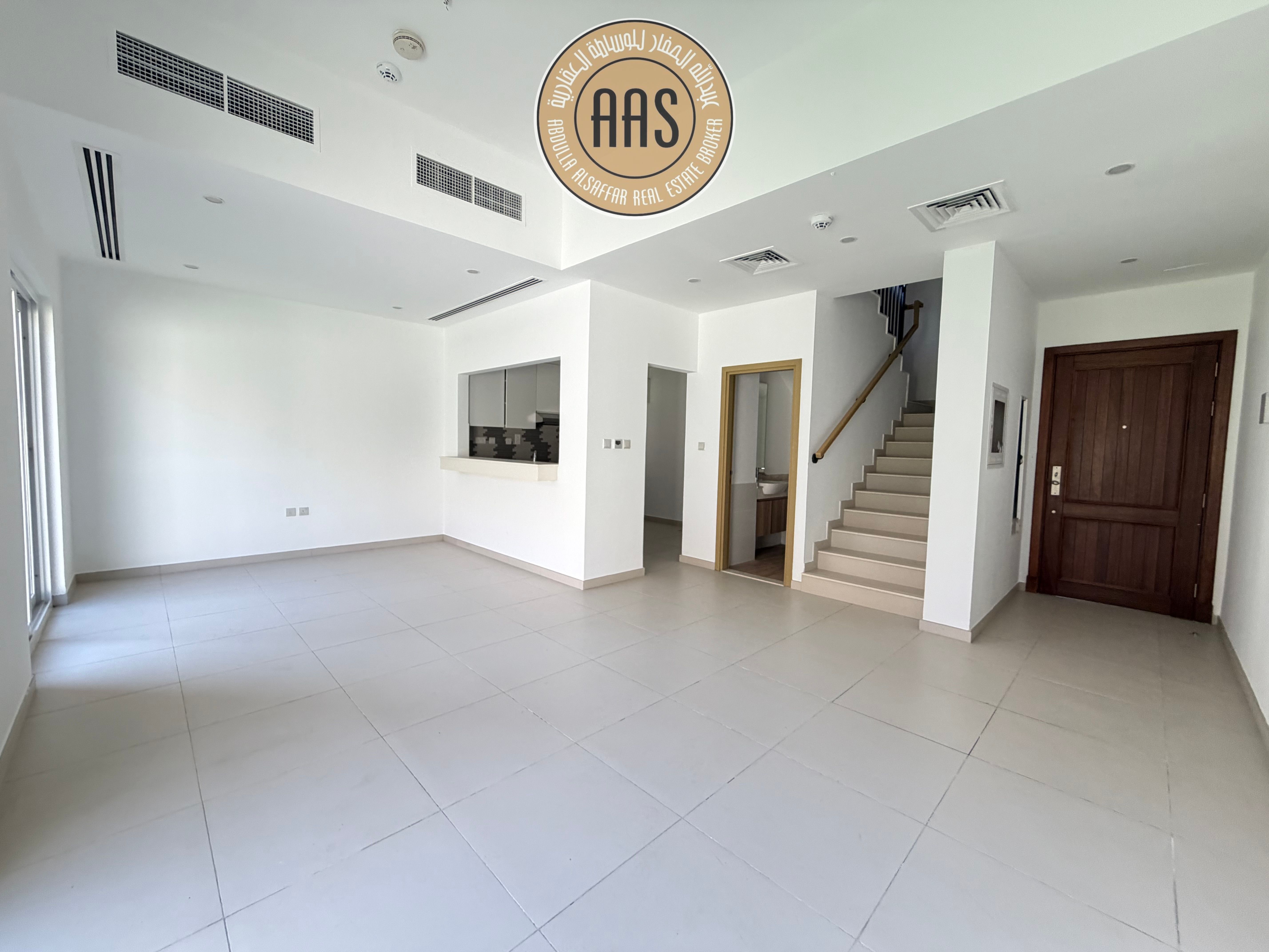 Prime Location ! Single Row 3Bed+Maid’s Townhouse For Rent in Villanova