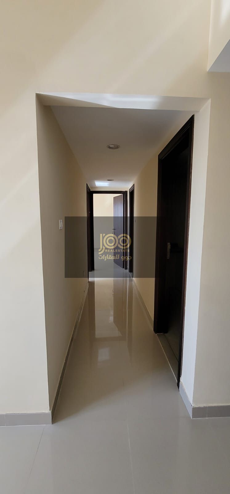 A distinctive apartment for rent in Umm Al Quwain. It consists of 3 bedrooms and 2 living rooms. Central air conditioning.