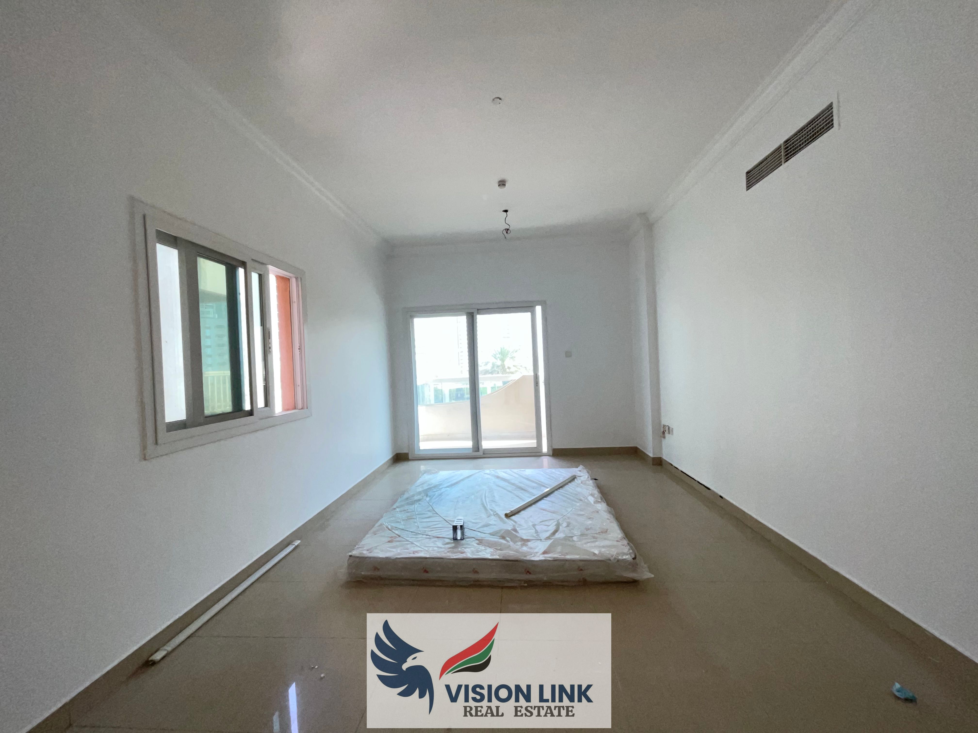 Lavish 3 bhk with balcony with wardrobe on prime location