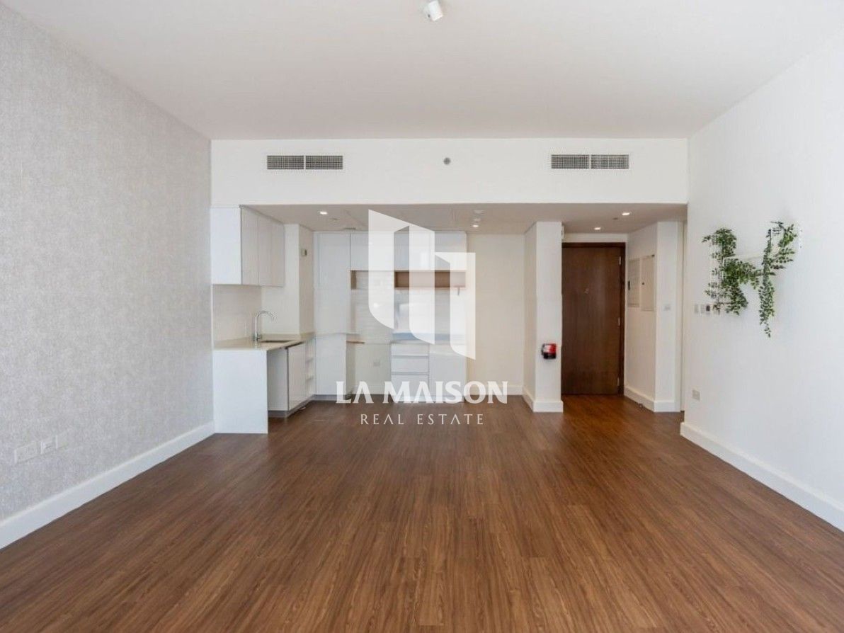 Ready to move | Balcony | Prime Location | Book it