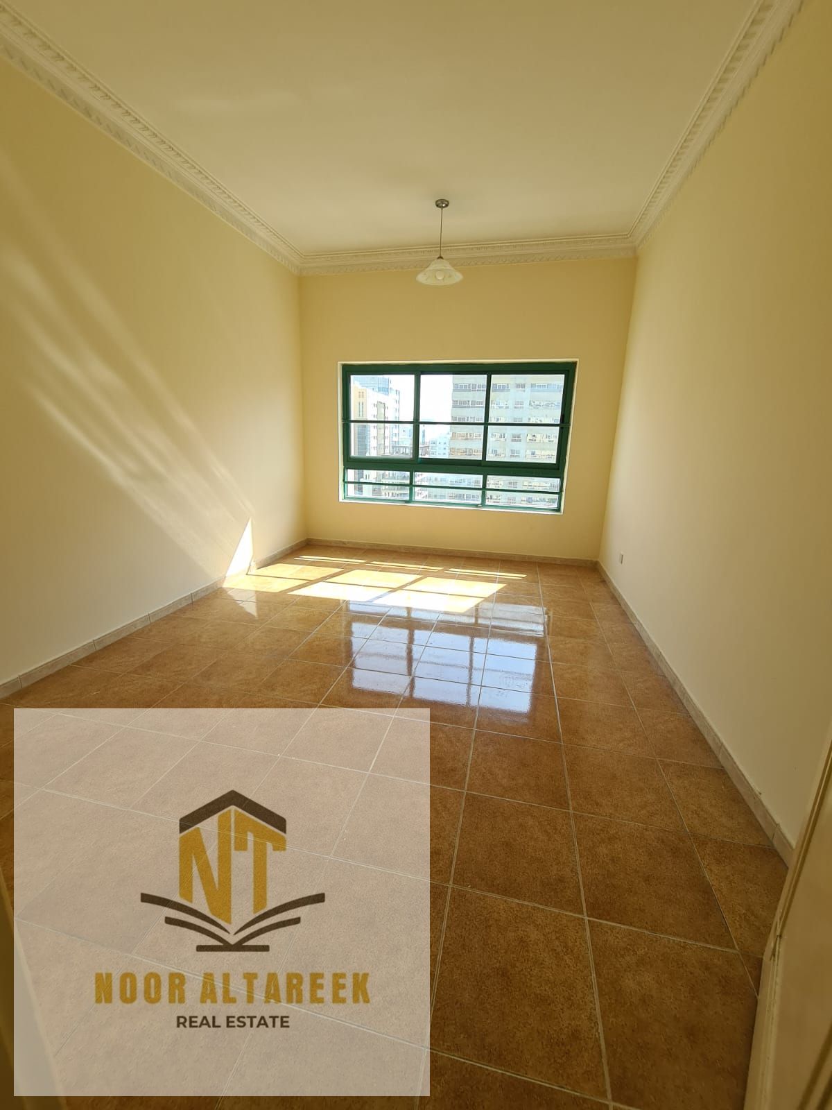 • Spacious Studio Apartment for Rent in Al Qasimia A great opportunity to live in the vibrant Al Qasimia area, close to all services and amenities. A