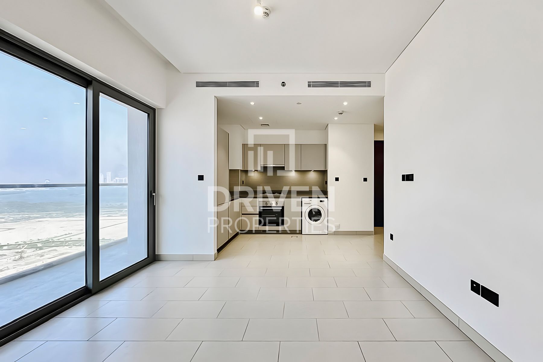 Modern Apt | Burj Khalifa View | Prime Location