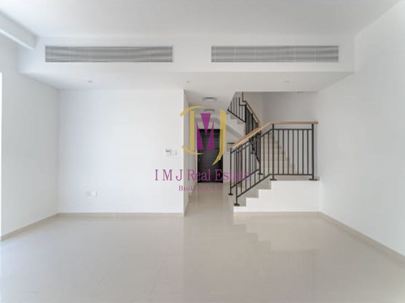 Spacious | Closed Kitchen | L Shaped | Corner Unit