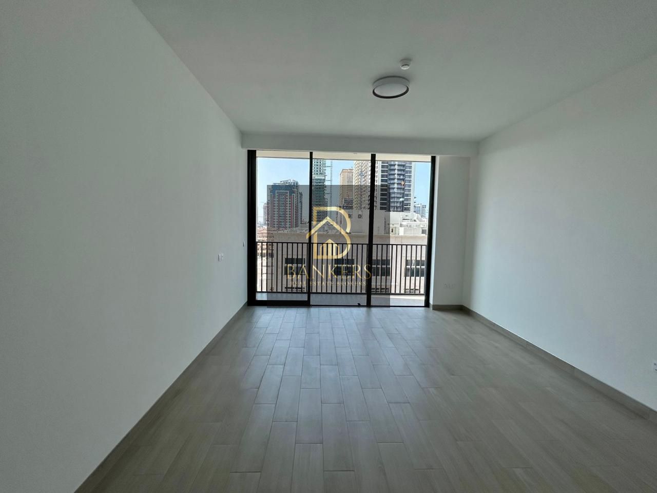 NEGOTIABLE | CORNER UNIT | 2 PARKINGS